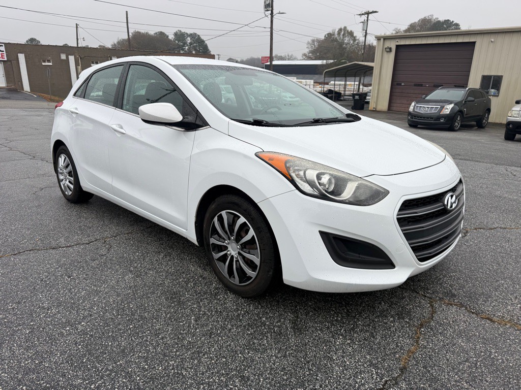 2017 Hyundai Elantra Image 3