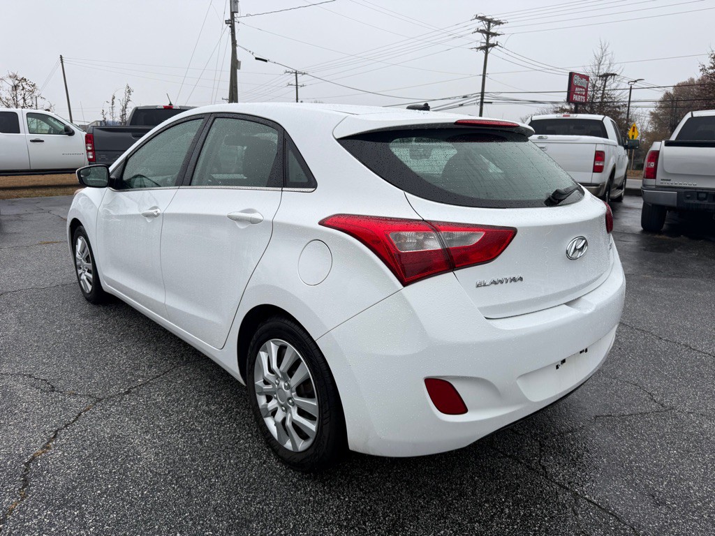 2017 Hyundai Elantra Image 5