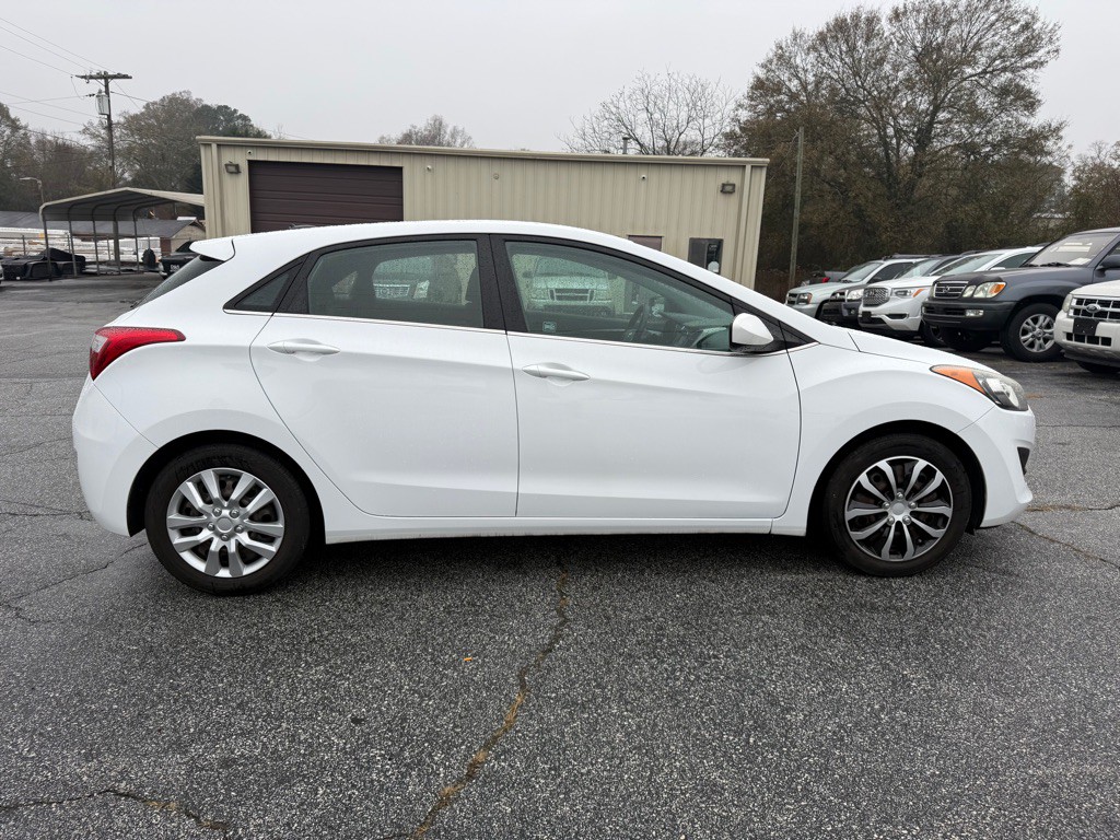 2017 Hyundai Elantra Image 8