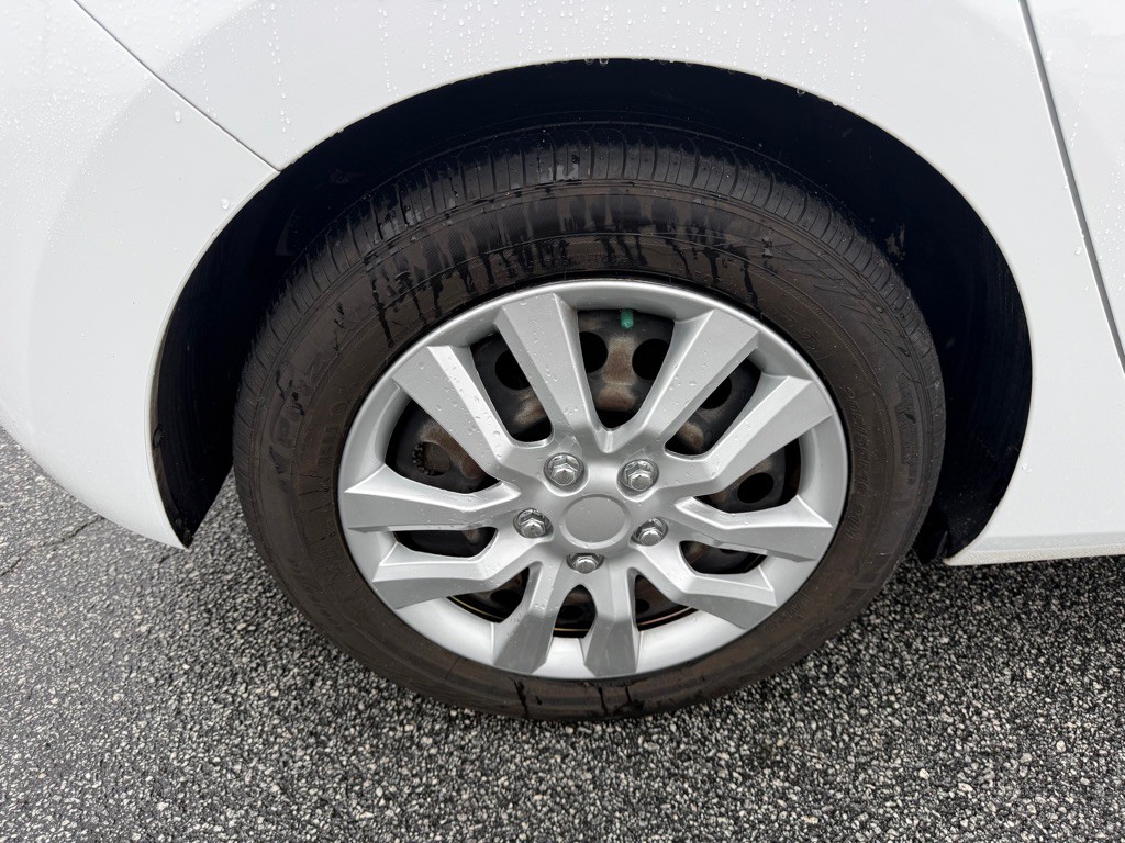 2017 Hyundai Elantra Image 16