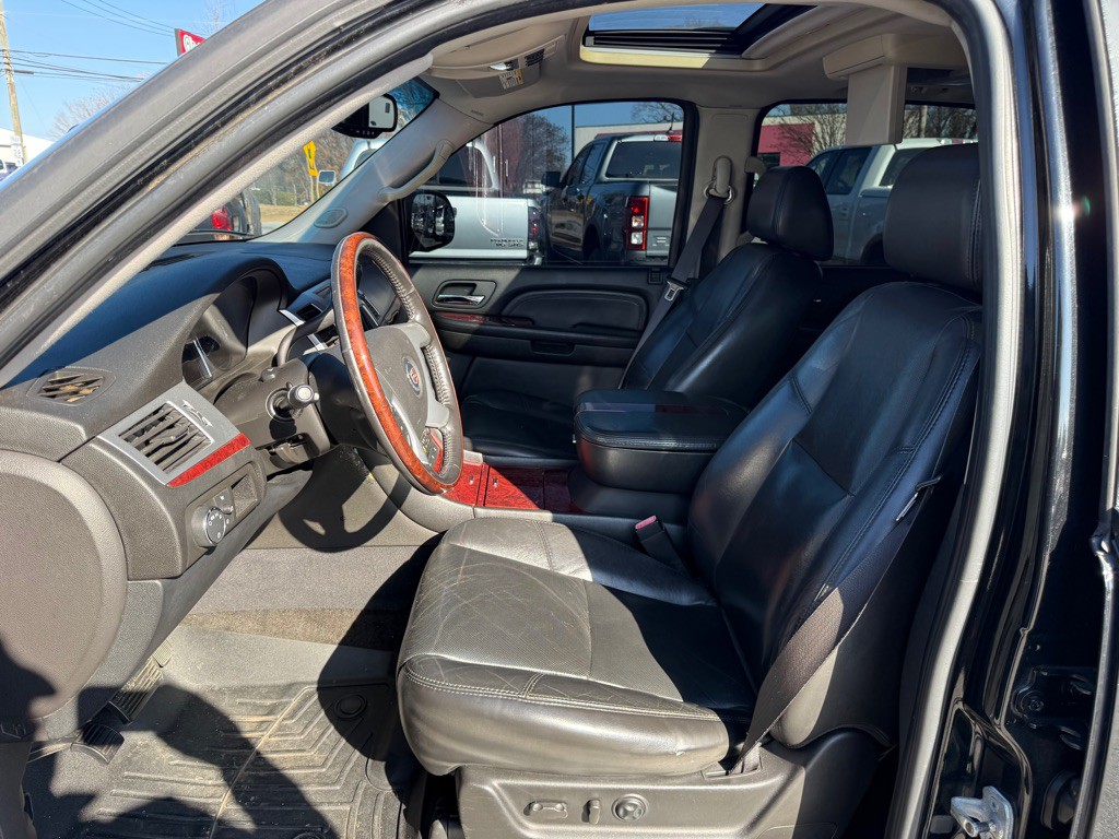 2007 Cadillac Escalade Image 8
