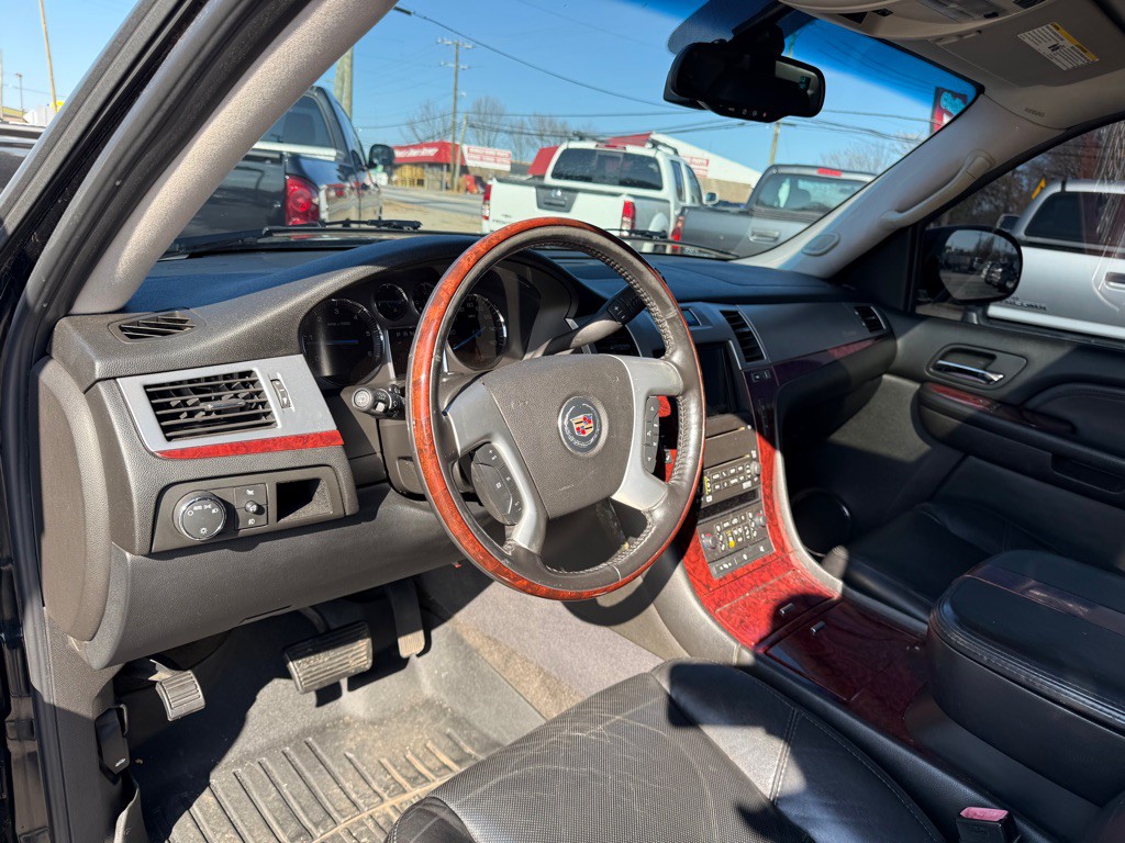 2007 Cadillac Escalade Image 9