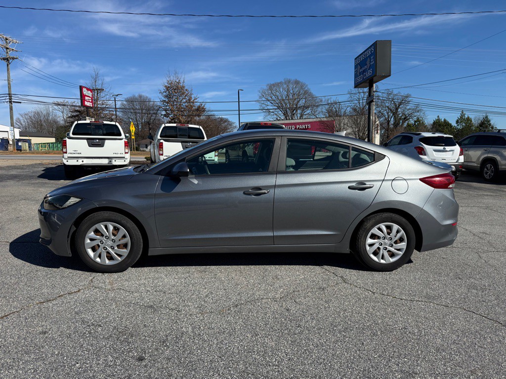 2017 Hyundai Elantra Image 4