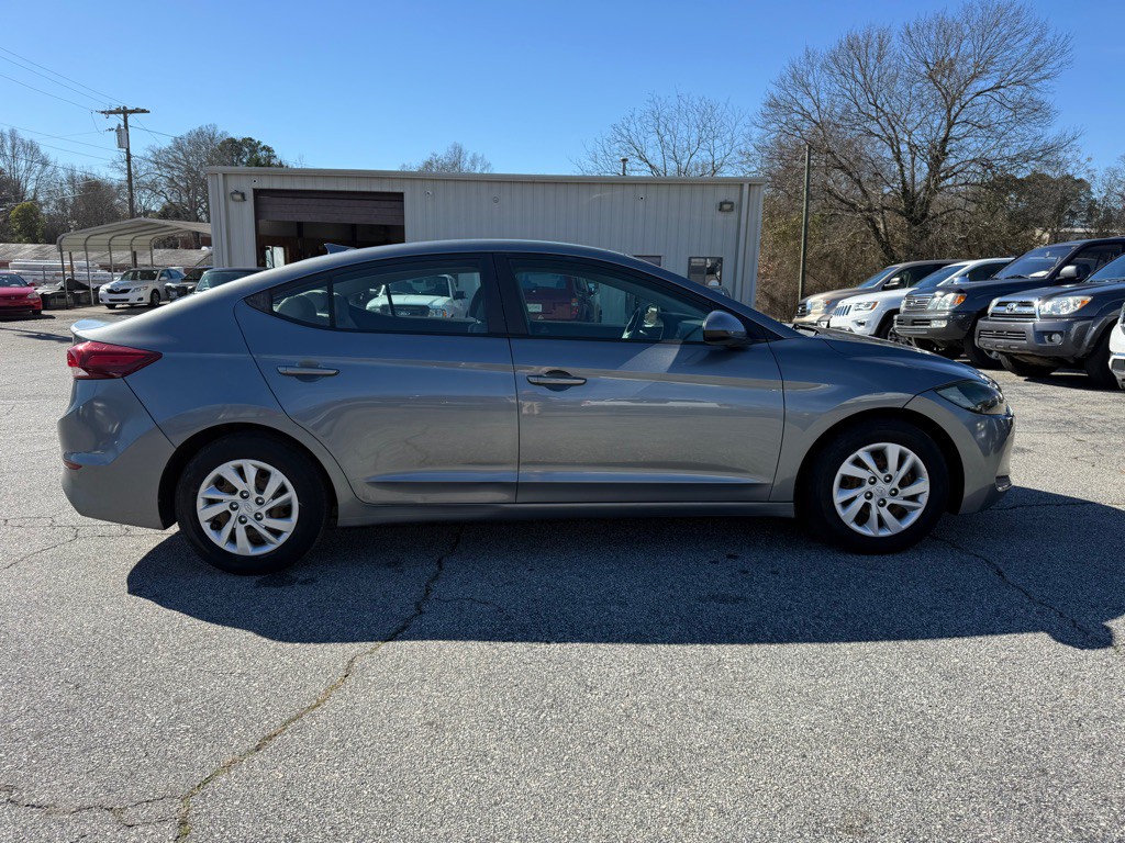 2017 Hyundai Elantra Image 8