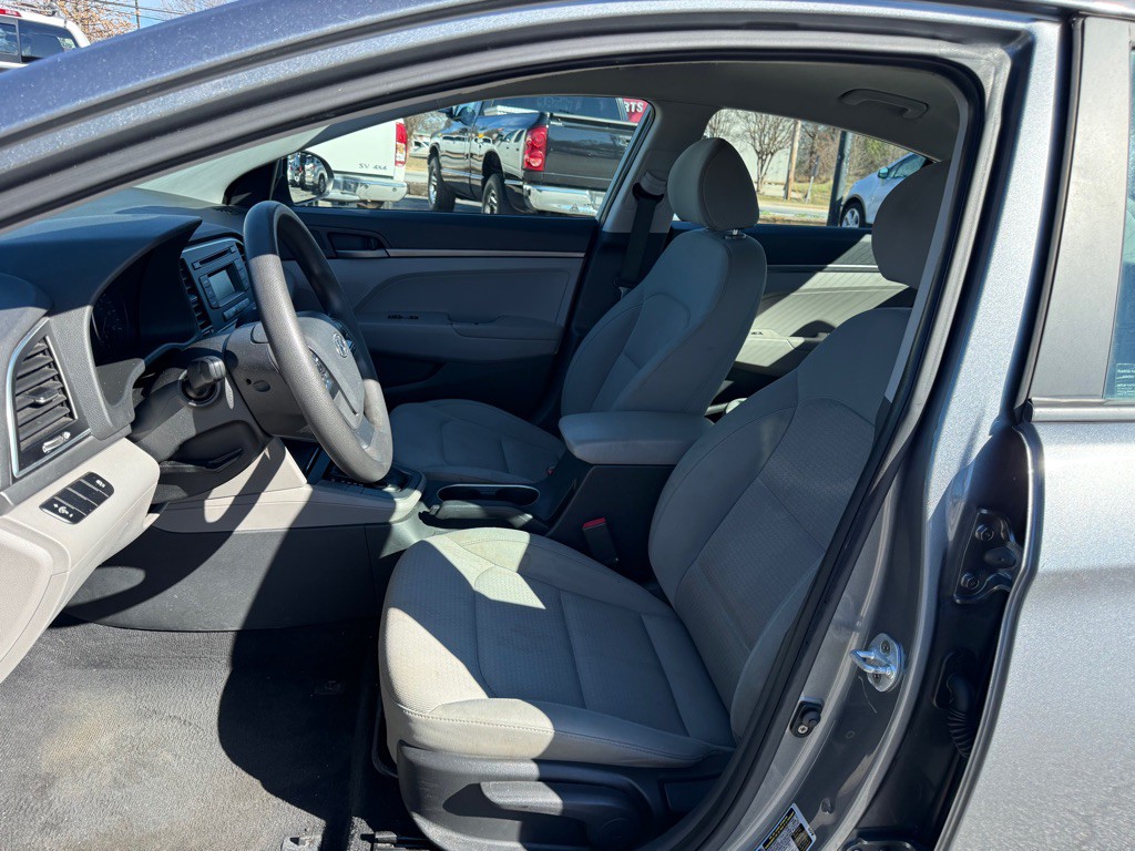 2017 Hyundai Elantra Image 9