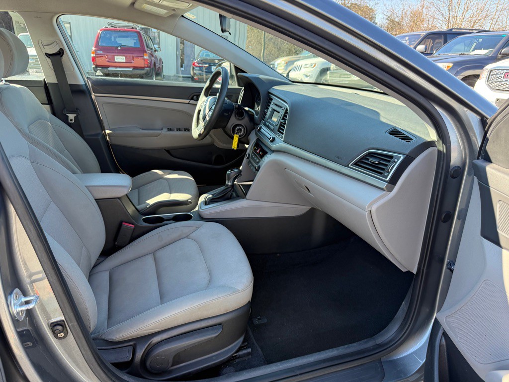 2017 Hyundai Elantra Image 12