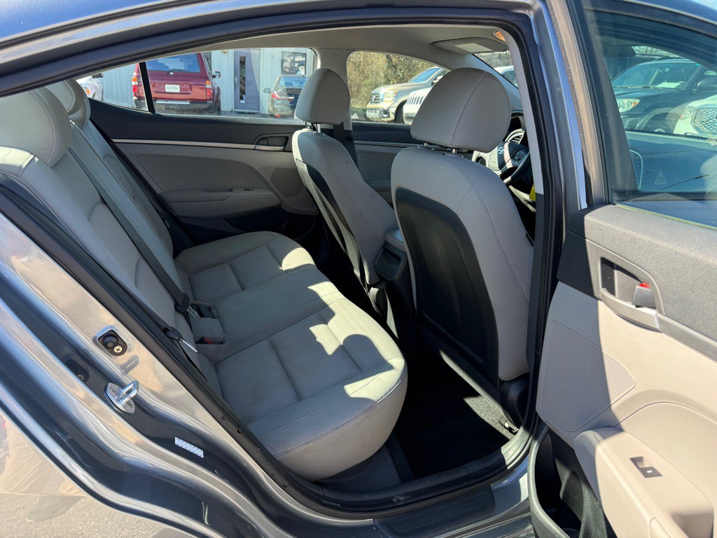2017 Hyundai Elantra Image 13