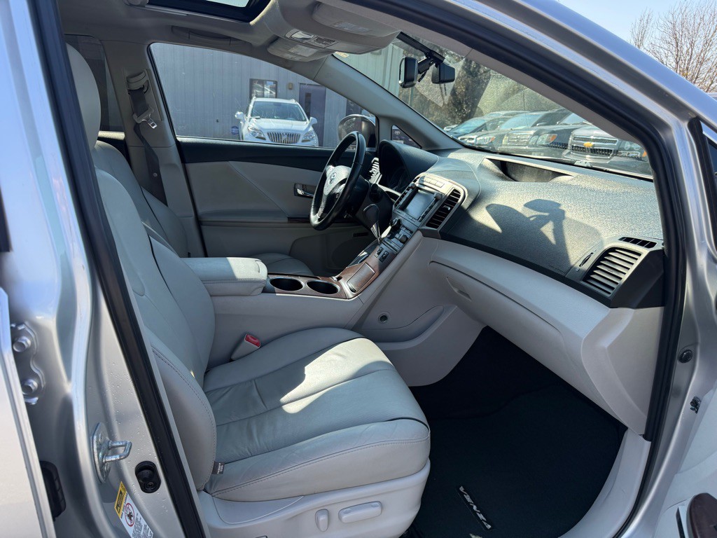 2009 Toyota Venza Image 16