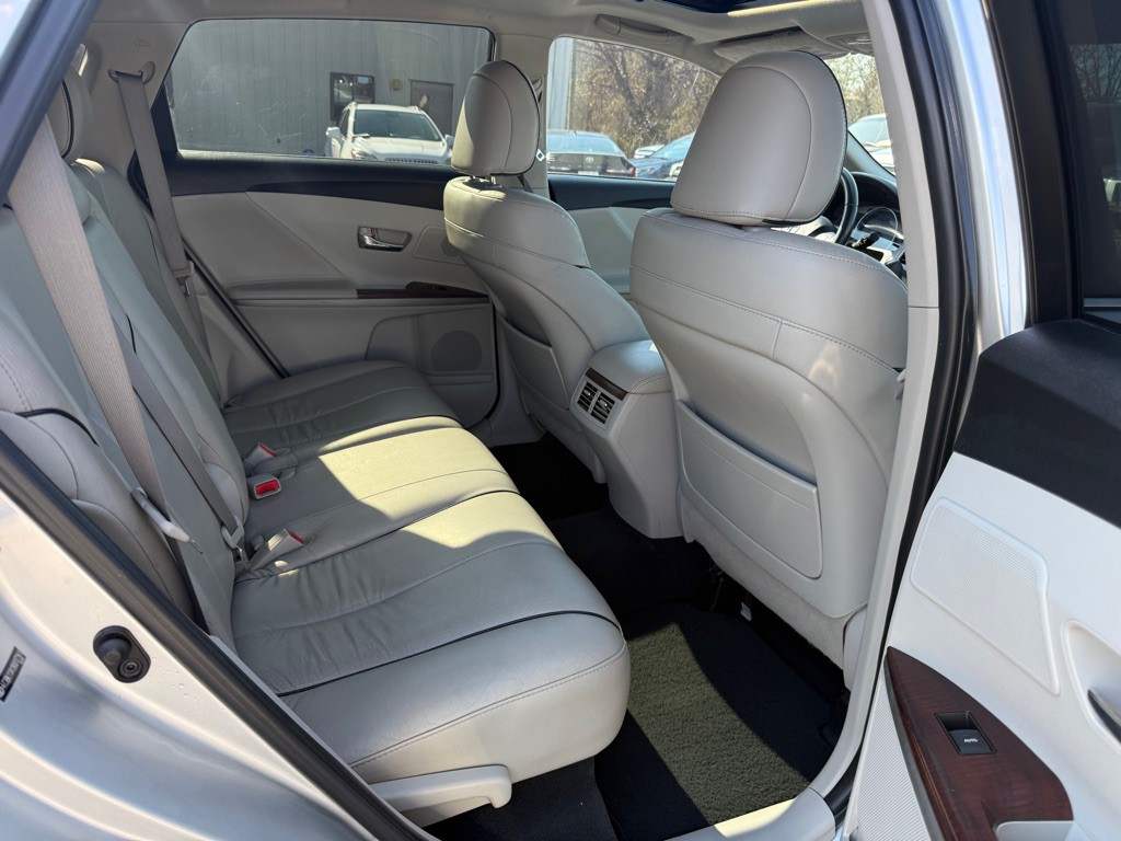 2009 Toyota Venza Image 17