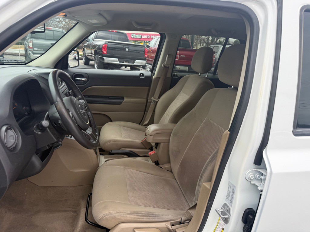 2016 Jeep Patriot Image 9