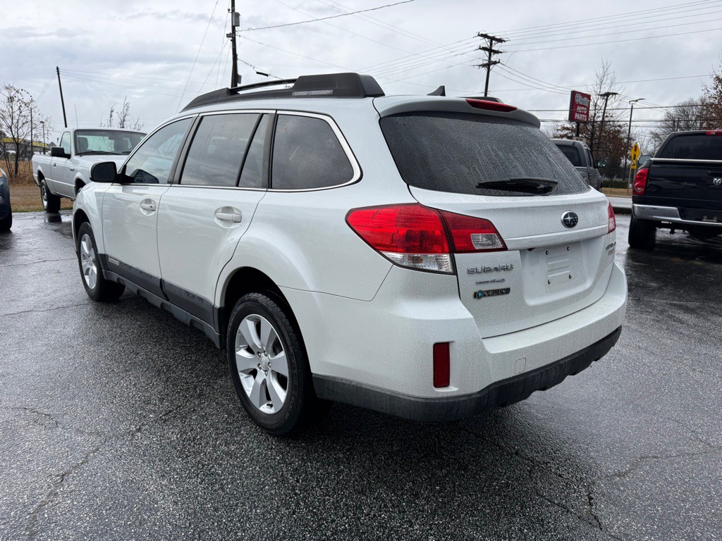 2011 Subaru Outback Image 5