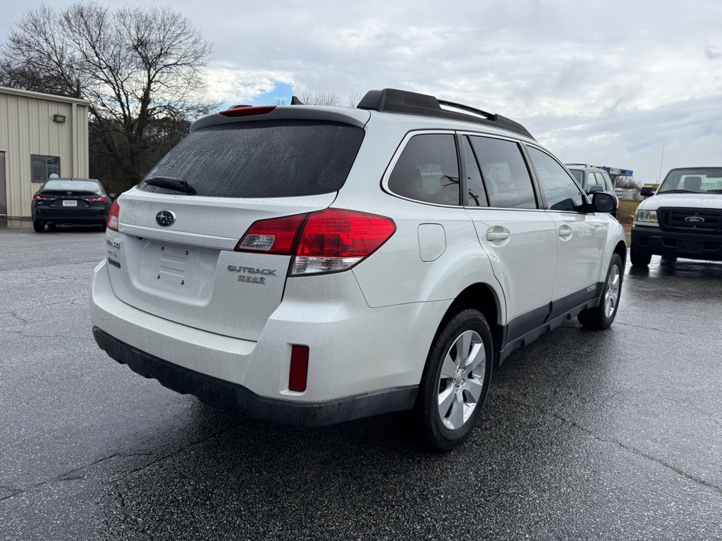 2011 Subaru Outback Image 7