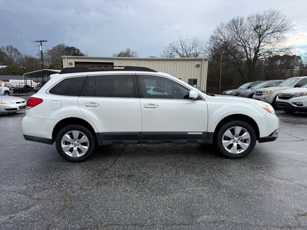 2011 Subaru Outback Image 8