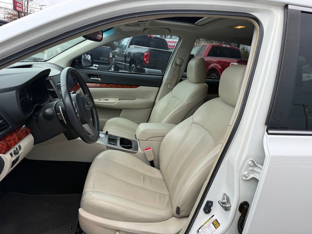 2011 Subaru Outback Image 9