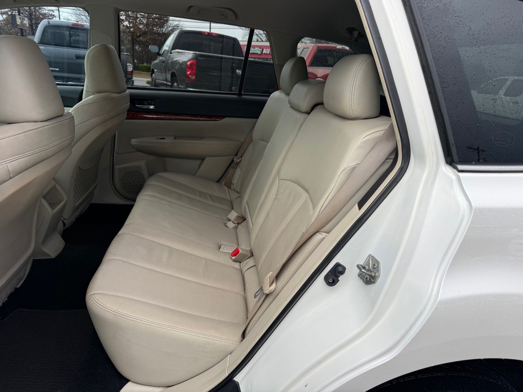 2011 Subaru Outback Image 13