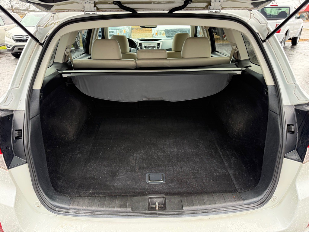 2011 Subaru Outback Image 14