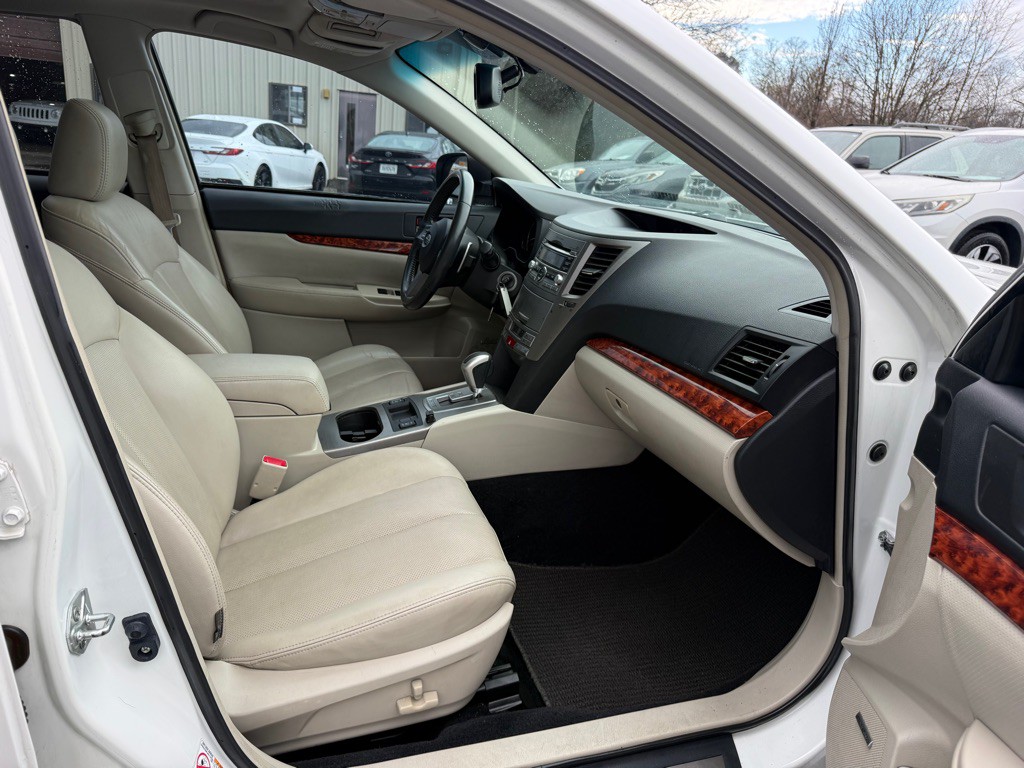 2011 Subaru Outback Image 15