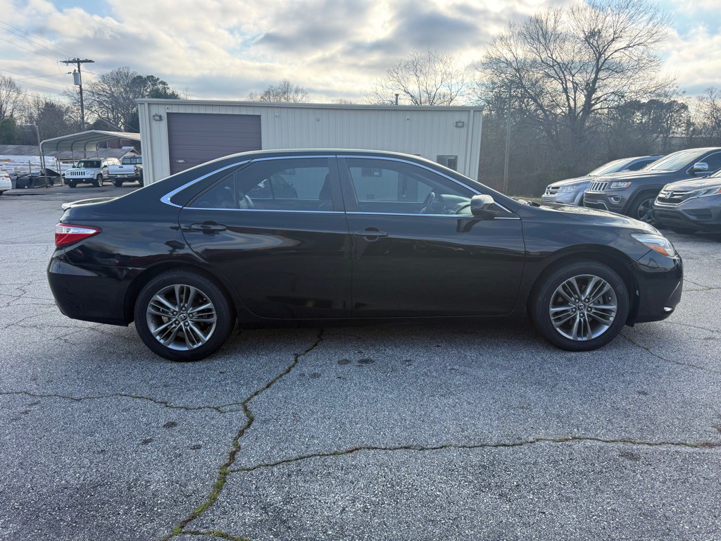 2017 Toyota Camry Image 8