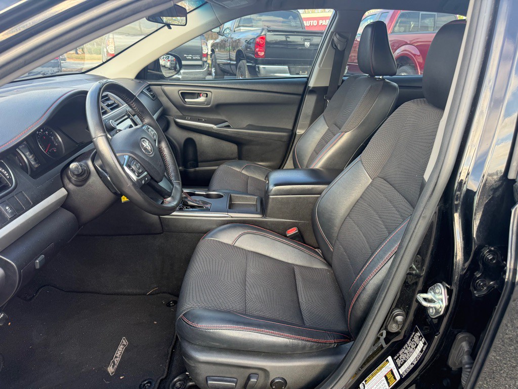 2017 Toyota Camry Image 9