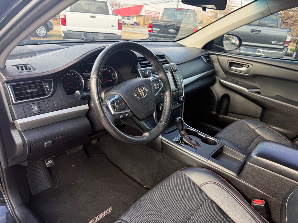 2017 Toyota Camry Image 10