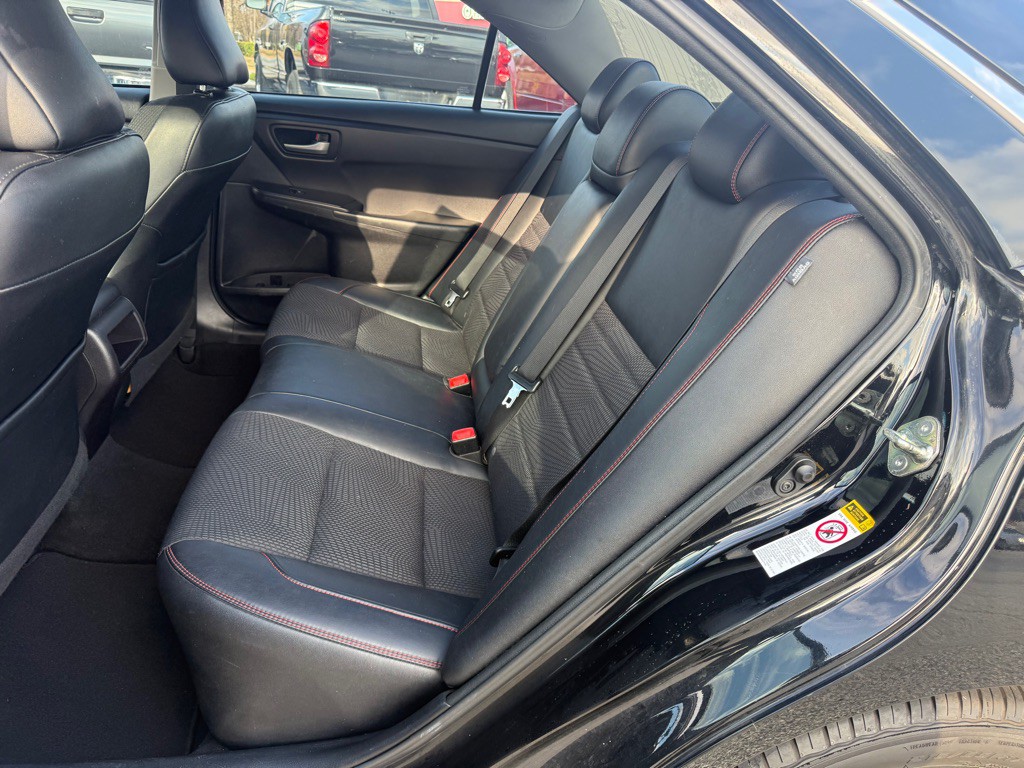 2017 Toyota Camry Image 13