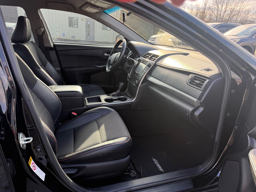 2017 Toyota Camry Image 14