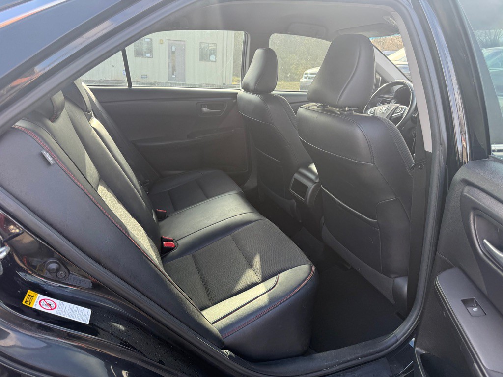 2017 Toyota Camry Image 15