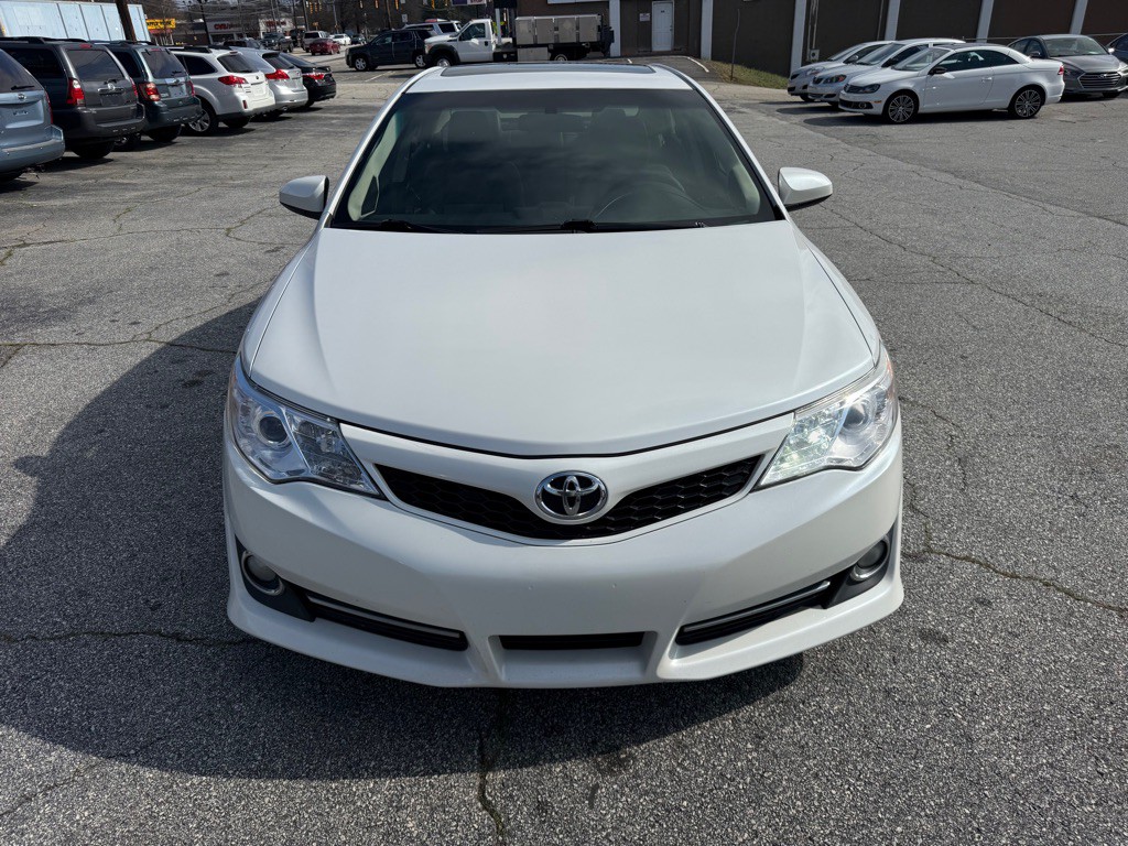 2014 Toyota Camry Image 2