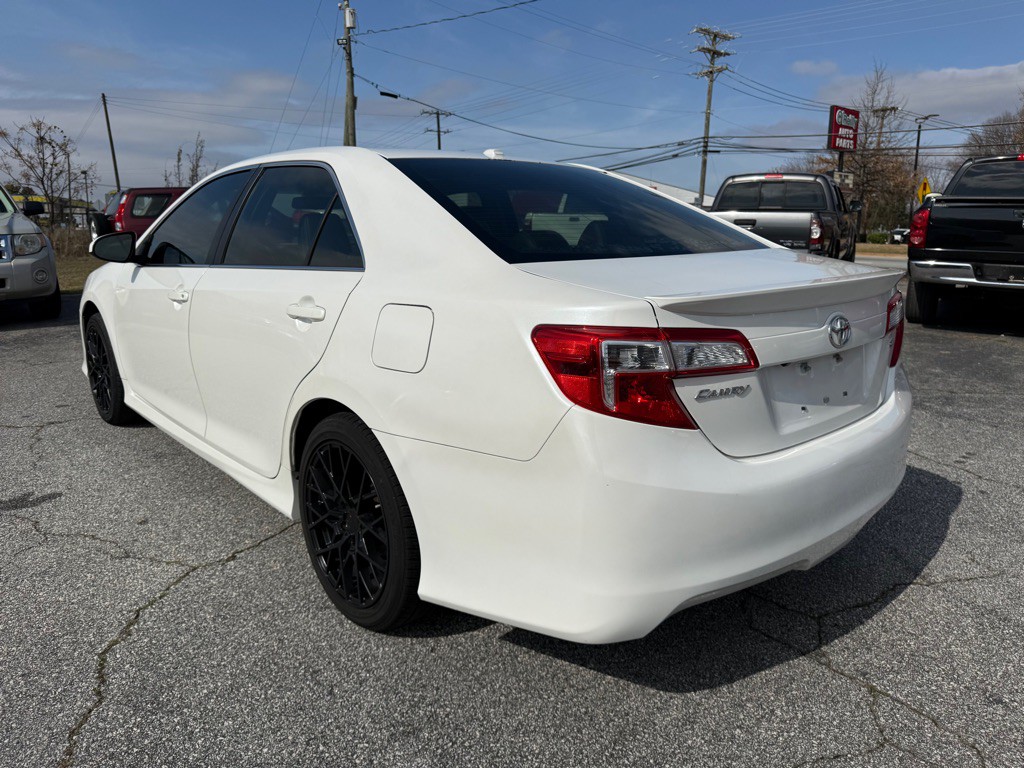 2014 Toyota Camry Image 5