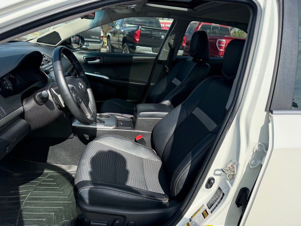 2014 Toyota Camry Image 9