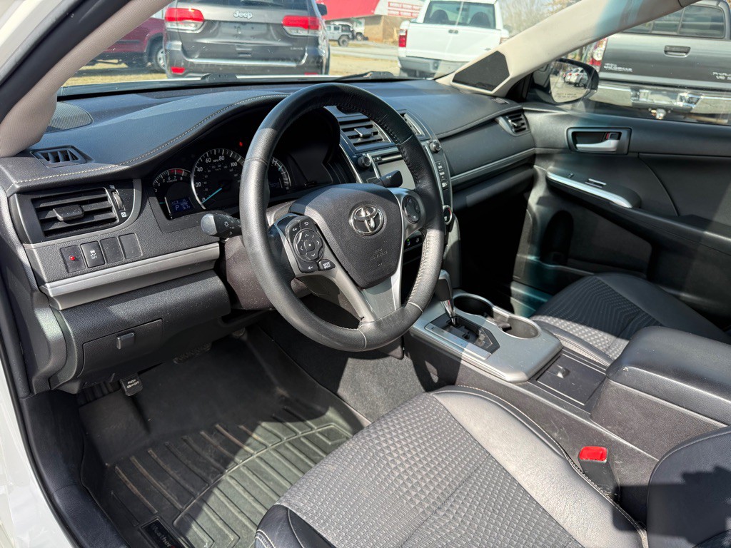 2014 Toyota Camry Image 10