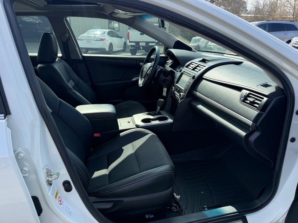 2014 Toyota Camry Image 15