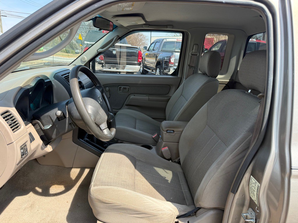 2003 Nissan Frontier Image 9