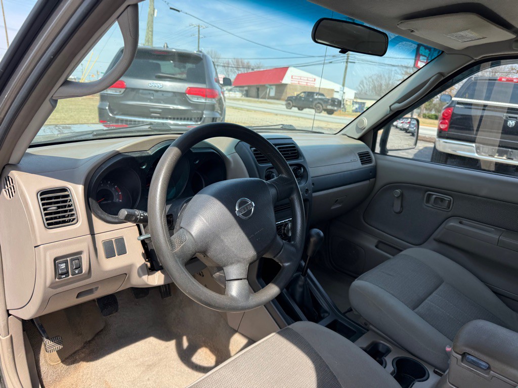 2003 Nissan Frontier Image 10