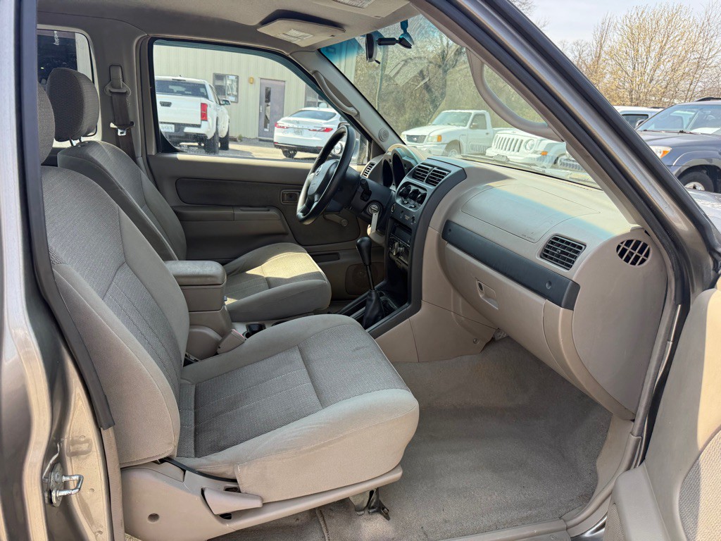 2003 Nissan Frontier Image 12