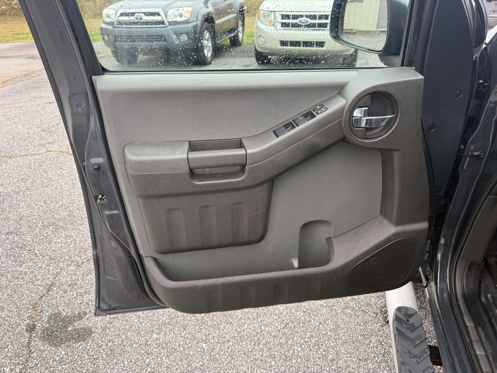 2015 Nissan Xterra Image 13