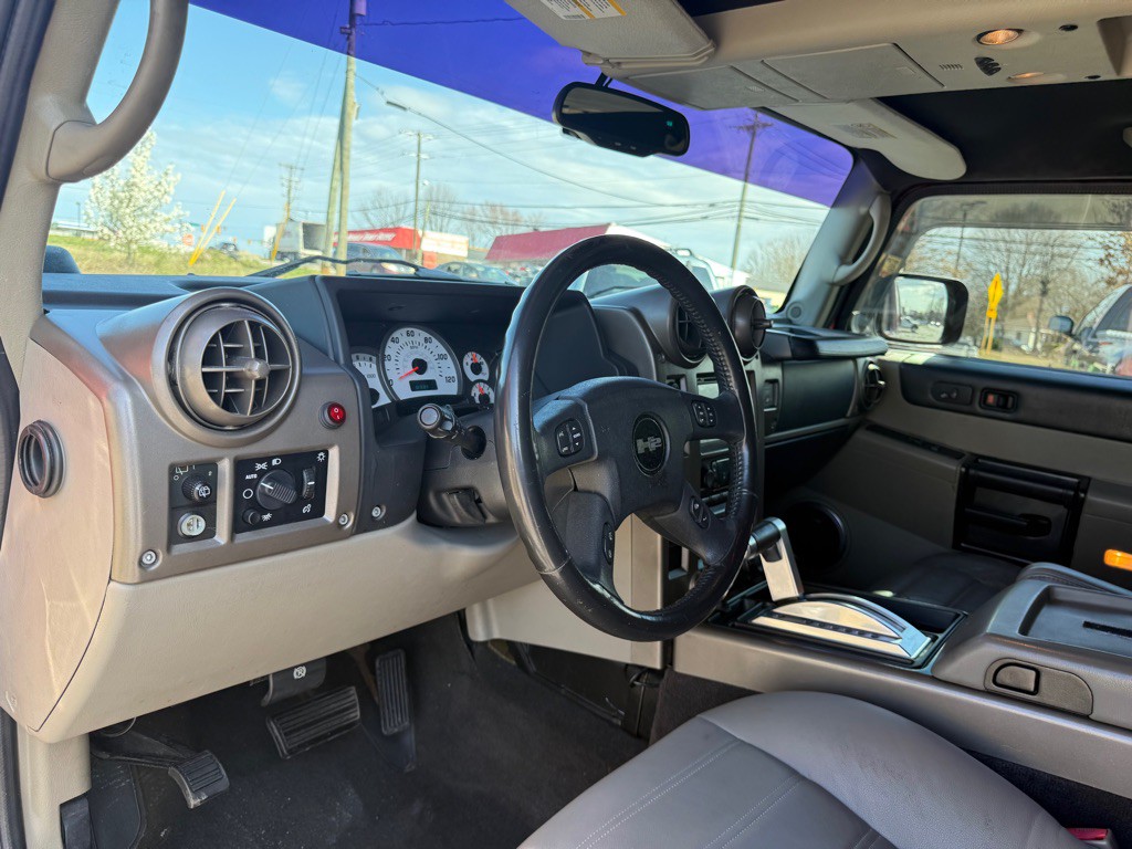 2004 HUMMER H2 Image 10
