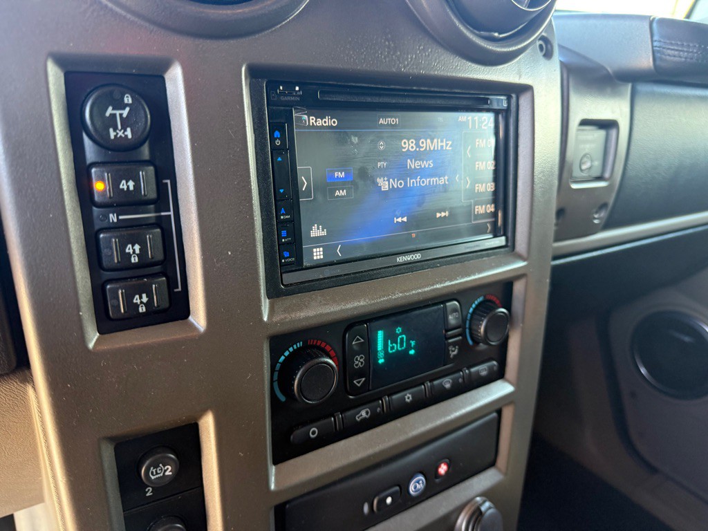 2004 HUMMER H2 Image 11