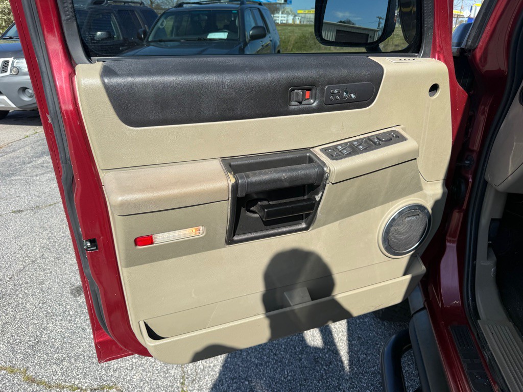 2004 HUMMER H2 Image 12