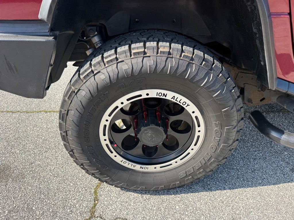 2004 HUMMER H2 Image 16