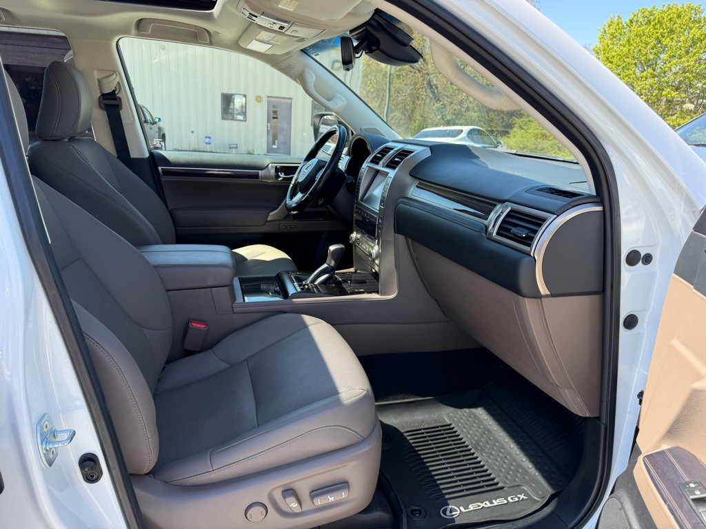 2020 Lexus GX 460 Image 16