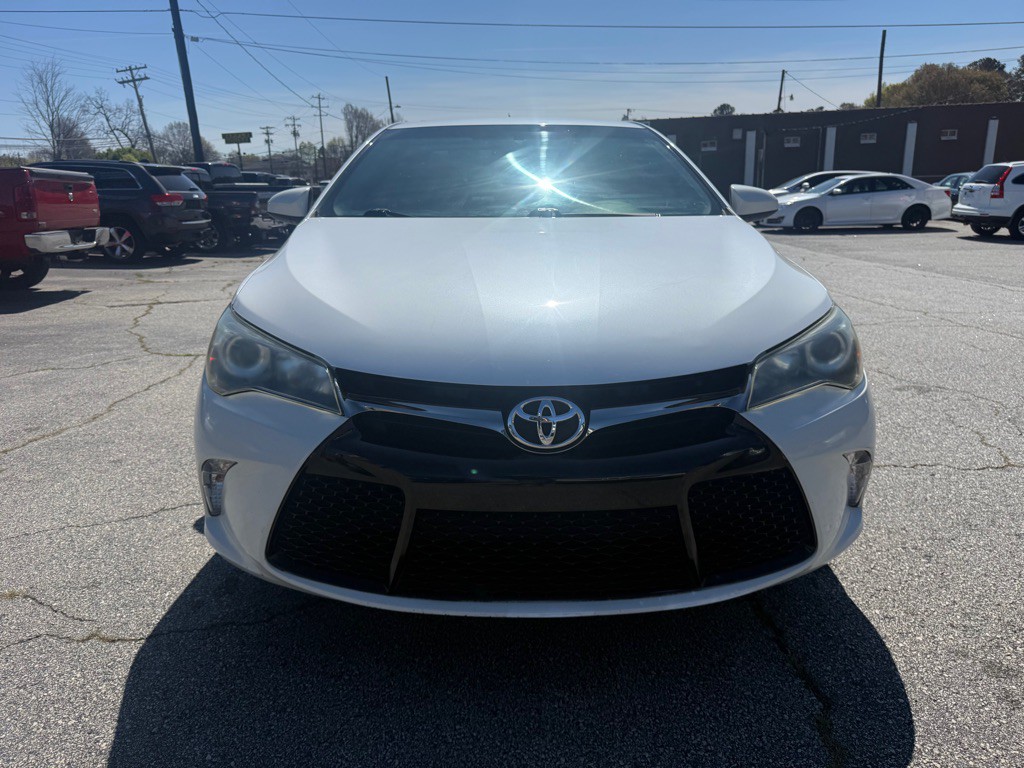 2017 Toyota Camry Image 2