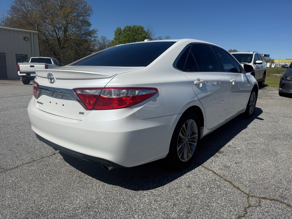 2017 Toyota Camry Image 7