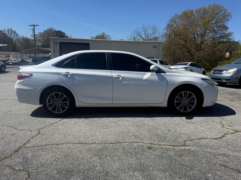 2017 Toyota Camry Image 8