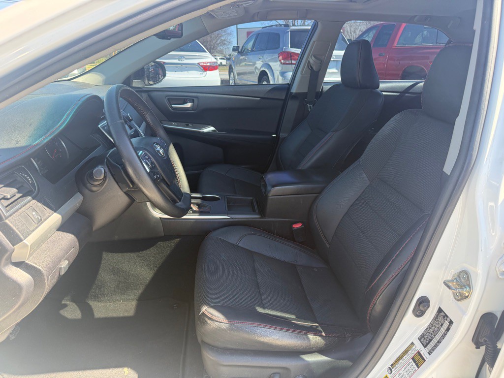 2017 Toyota Camry Image 9