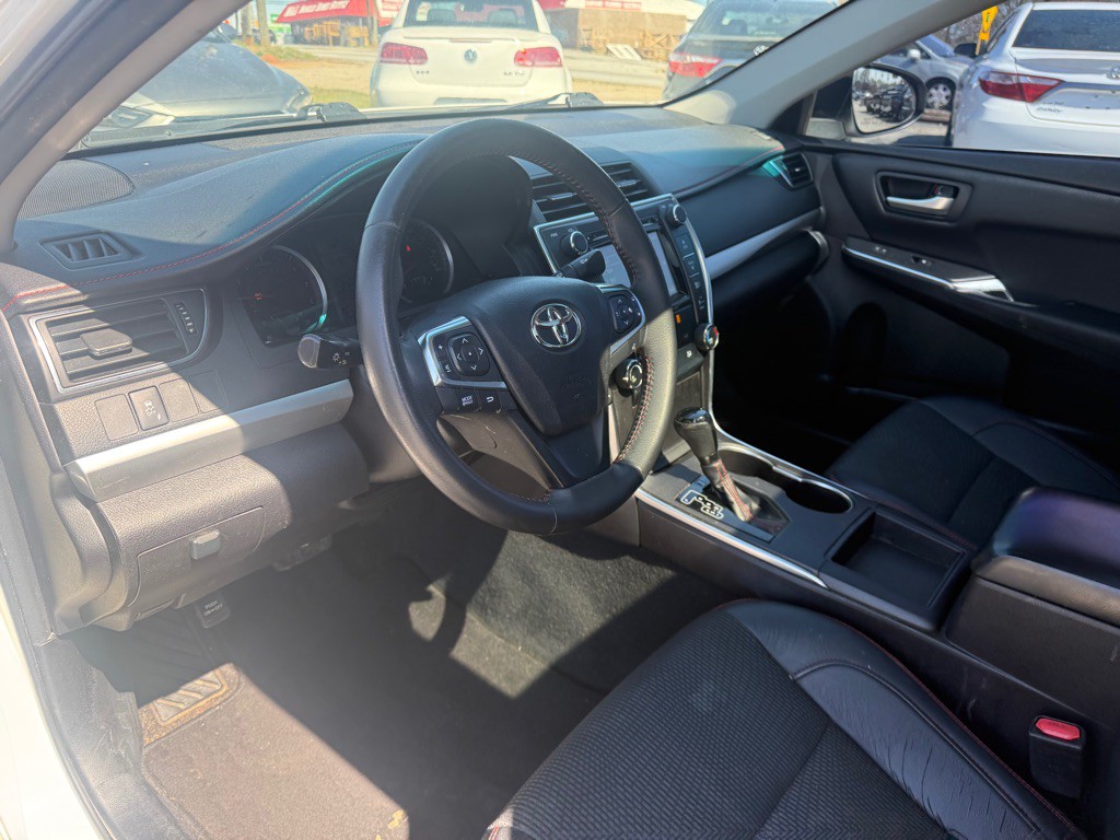 2017 Toyota Camry Image 10