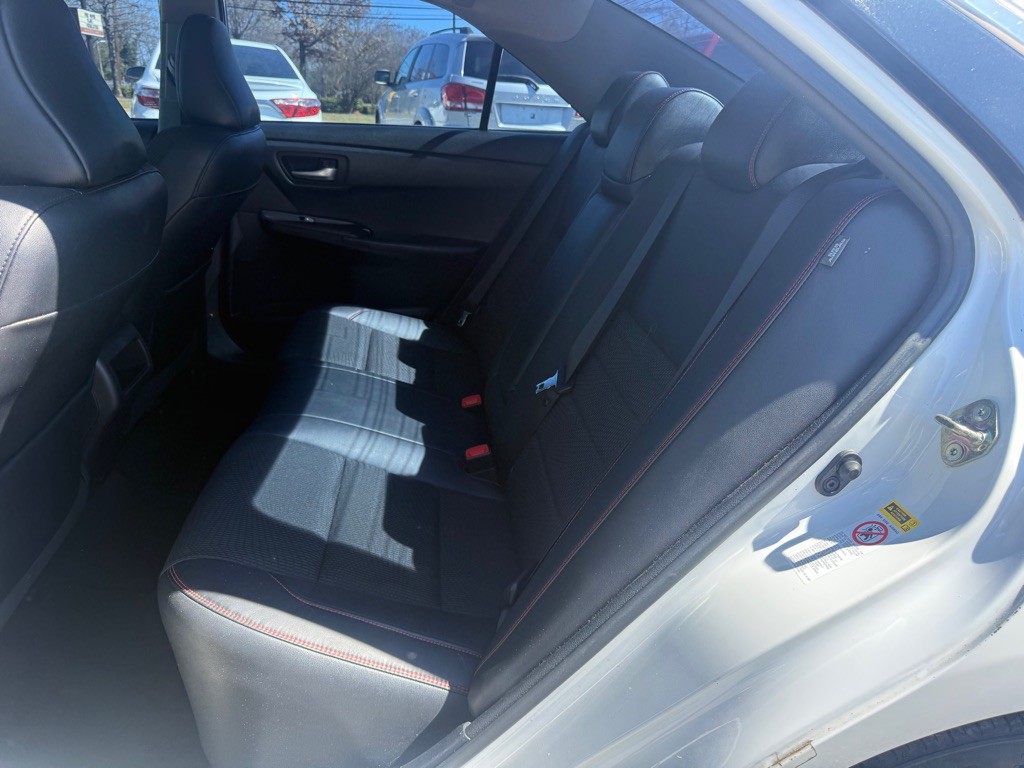 2017 Toyota Camry Image 14