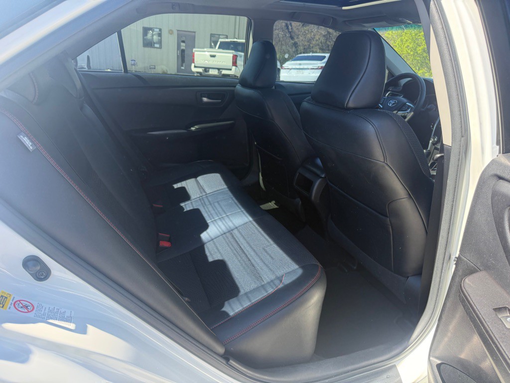 2017 Toyota Camry Image 16