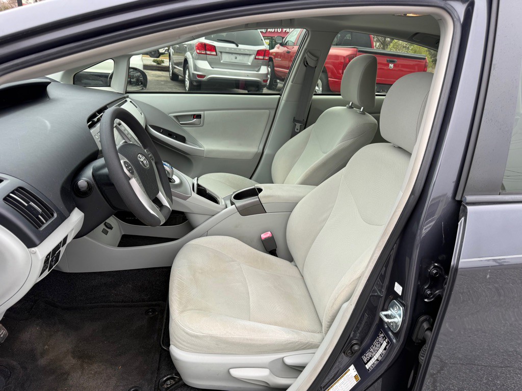 2013 Toyota Prius Image 9