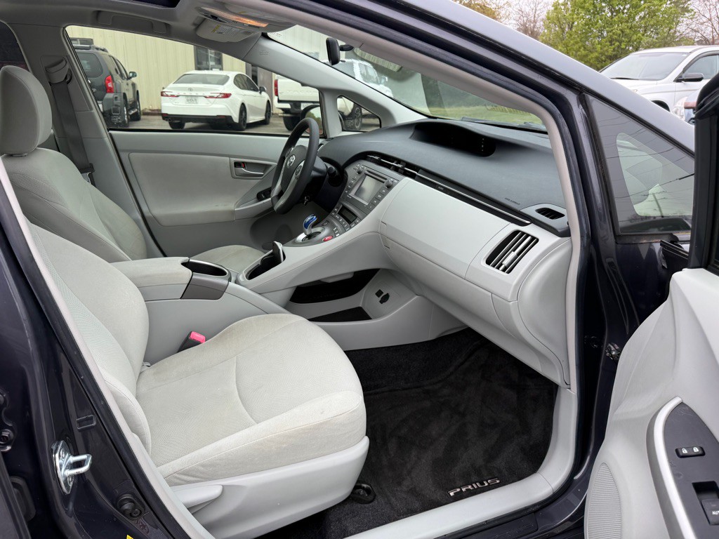 2013 Toyota Prius Image 15
